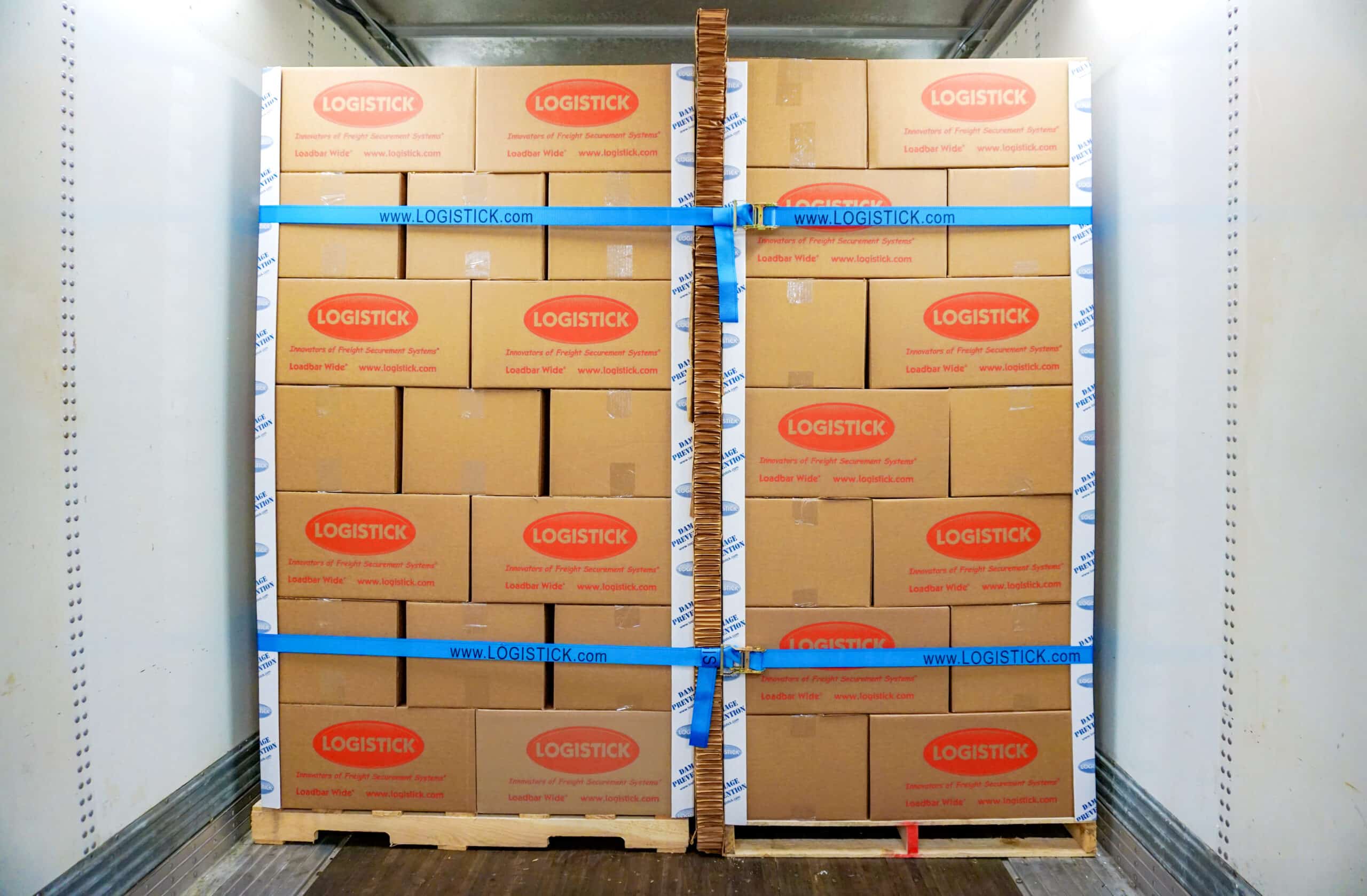 Double_Logi_RatchetStrap_in_Semi_truck (2)